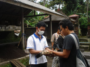 Veterinary virologist Dinar Hartawan from Indonesia is awarded