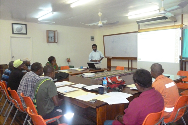 Dr Murom Banabas making a presentation on developing communication plans with PNGOPRA staff